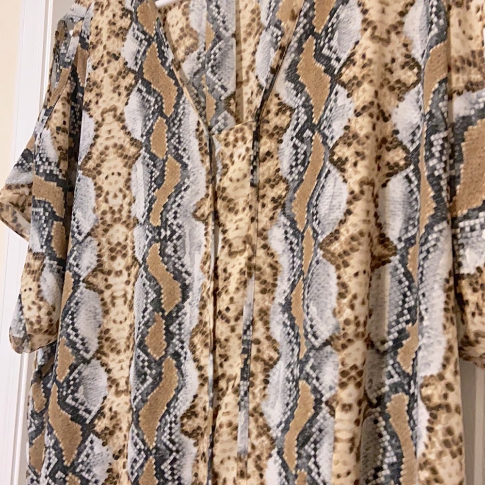 Unique blue & brown snake print blouse 🐍